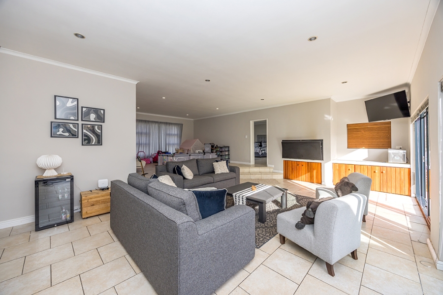 4 Bedroom Property for Sale in Amanda Glen Western Cape